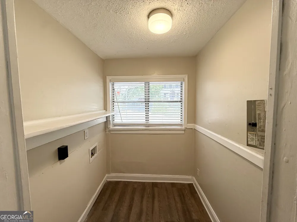 939 N Eugenia PL NW Atlanta, GA 30318