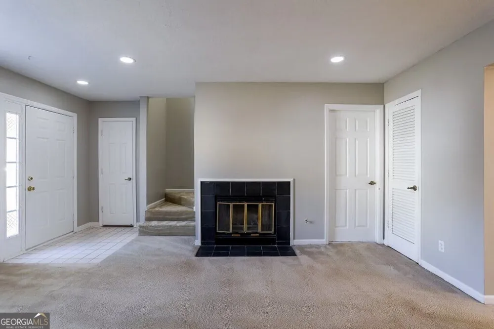 189 Holcomb Ferry RD Roswell, GA 30076