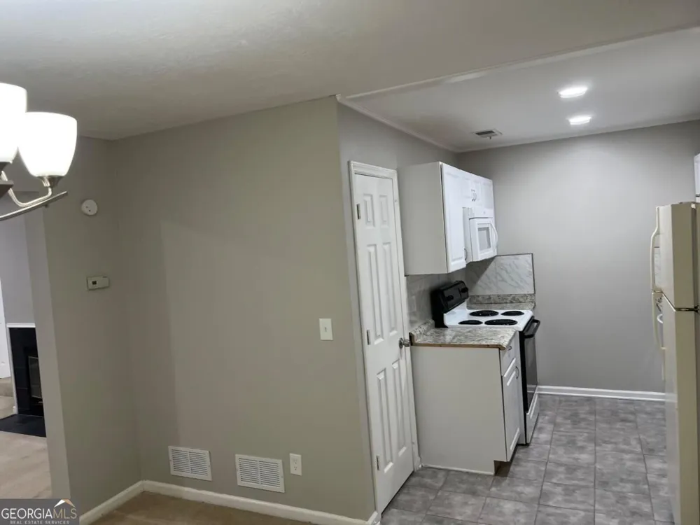 189 Holcomb Ferry RD Roswell, GA 30076
