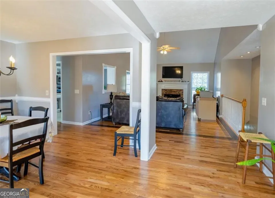 5810 Woodberry WALK Cumming, GA 30028