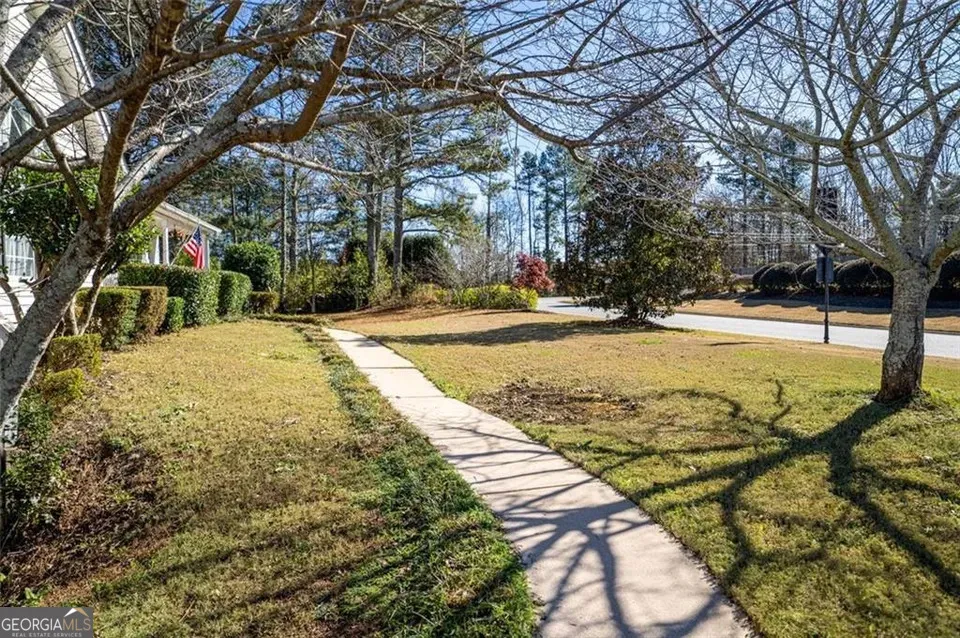 5810 Woodberry WALK Cumming, GA 30028