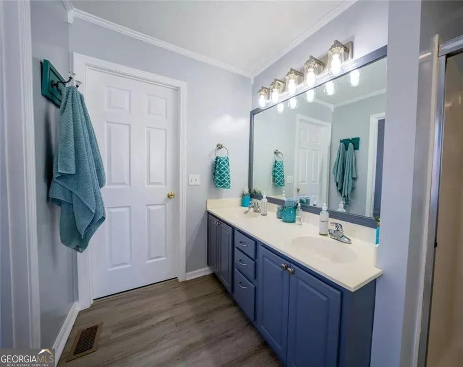 5810 Woodberry WALK Cumming, GA 30028
