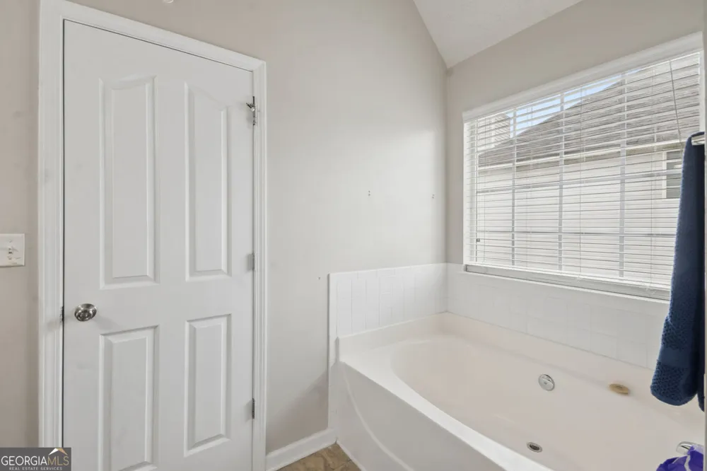 439 Lake Ridge LN Fairburn, GA 30213