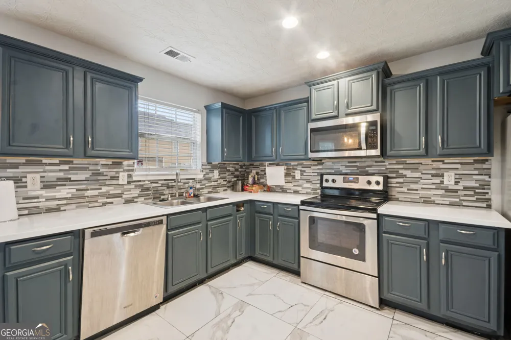 439 Lake Ridge LN Fairburn, GA 30213