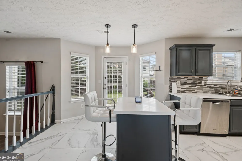 439 Lake Ridge LN Fairburn, GA 30213