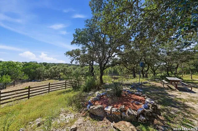 514 BURNING TREE LN Bandera, TX 78003