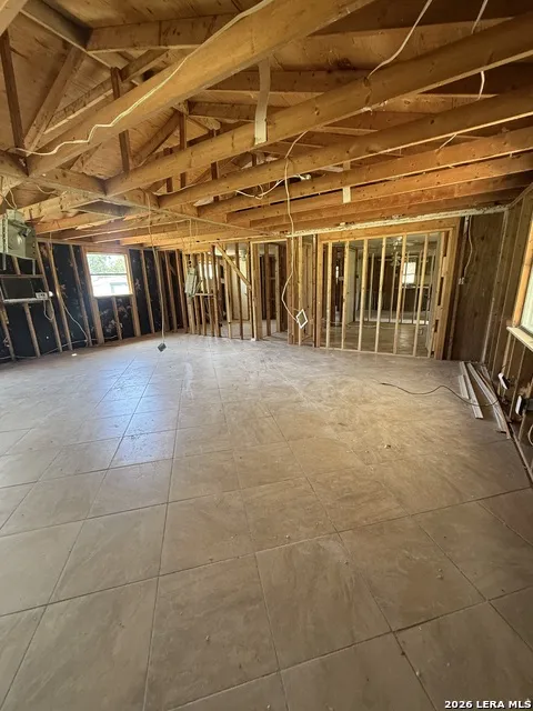 1207 El Paso Stockdale, TX 78160