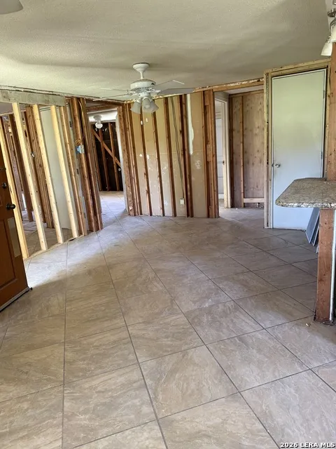 1207 El Paso Stockdale, TX 78160