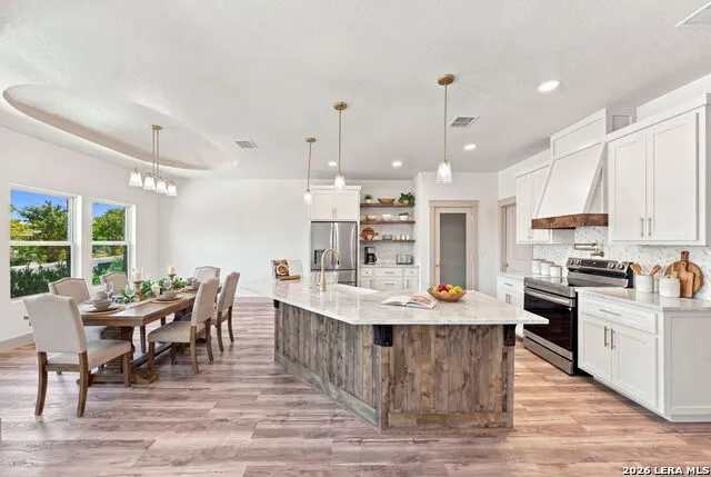 706 OAK VALLEY DR Kerrville, TX 78028