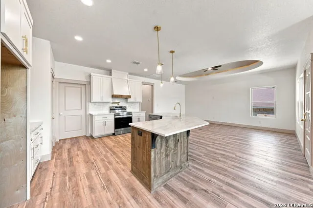 706 OAK VALLEY DR Kerrville, TX 78028