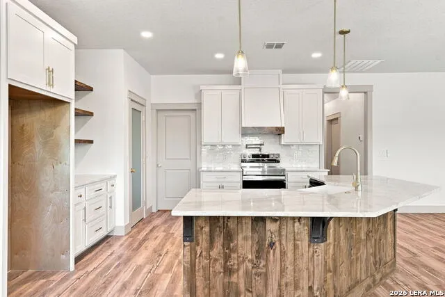 706 OAK VALLEY DR Kerrville, TX 78028