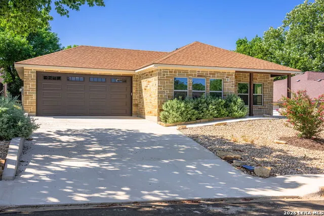 706 OAK VALLEY DR Kerrville, TX 78028