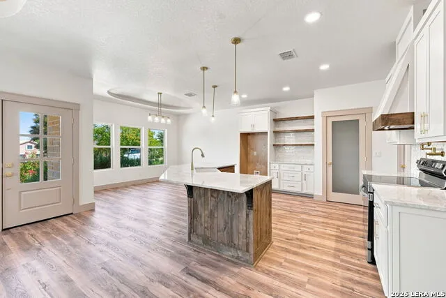 706 OAK VALLEY DR Kerrville, TX 78028