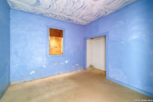 601 5TH ST Carrizo Springs, TX 78834