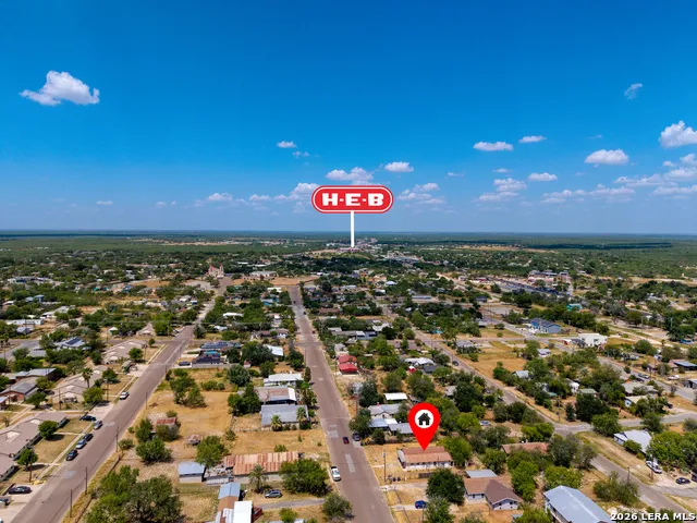 601 5TH ST Carrizo Springs, TX 78834