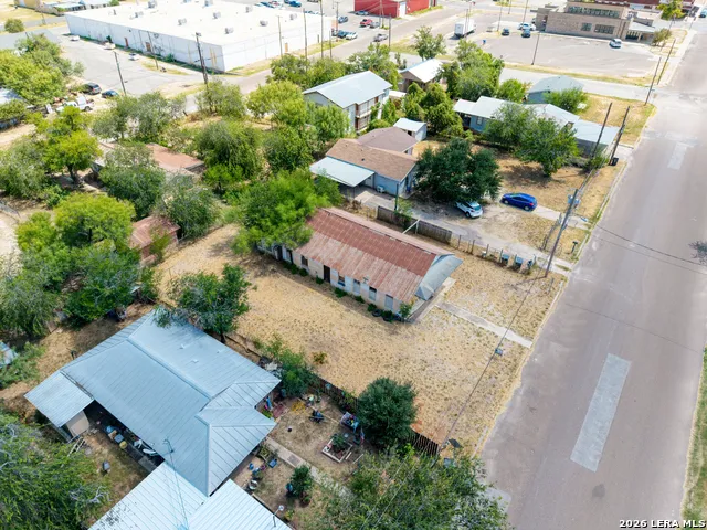 601 5TH ST Carrizo Springs, TX 78834