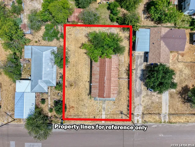 601 5TH ST Carrizo Springs, TX 78834