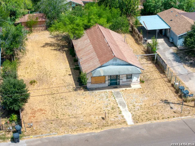 601 5TH ST Carrizo Springs, TX 78834