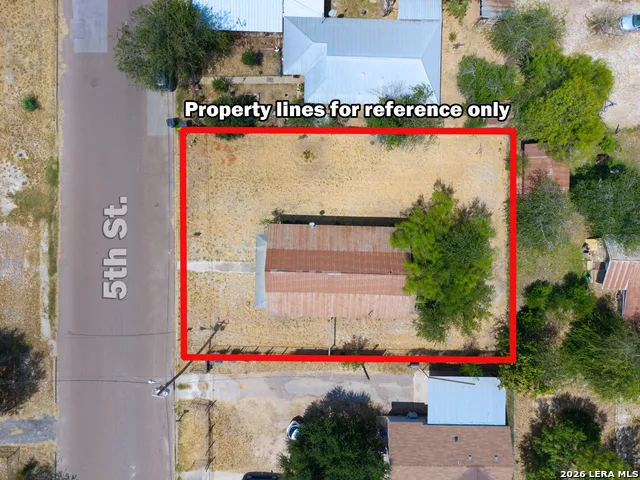 601 5TH ST Carrizo Springs, TX 78834