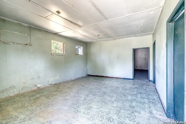 601 5TH ST Carrizo Springs, TX 78834