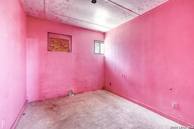 601 5TH ST Carrizo Springs, TX 78834