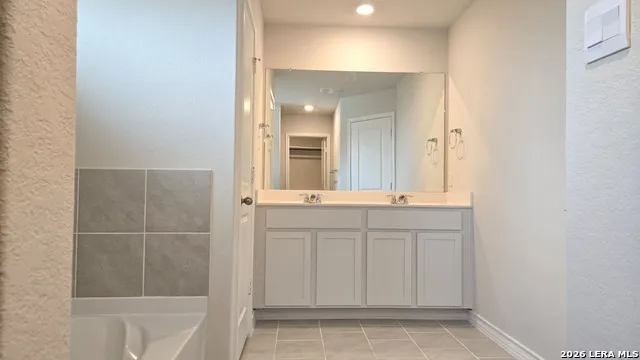 4911 THERALITE TRL San Antonio, TX 78253