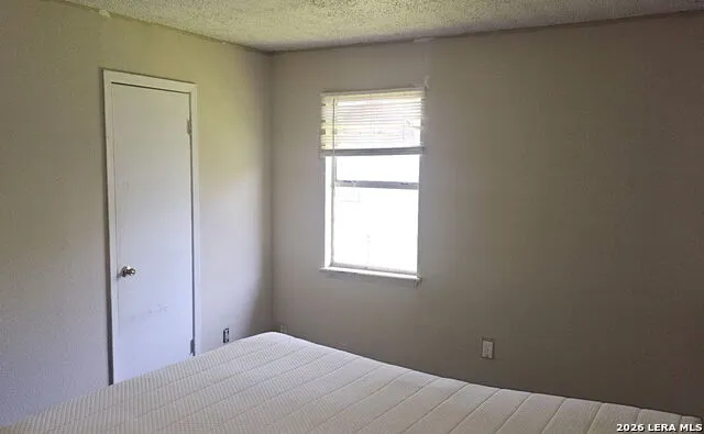 907 Hough Adkins, TX 78101