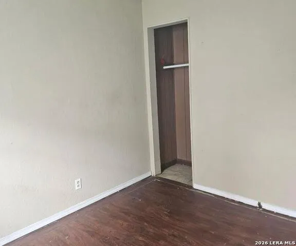 907 Hough Adkins, TX 78101