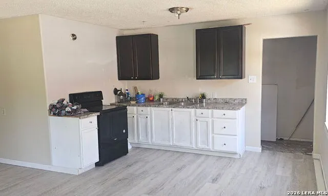 907 Hough Adkins, TX 78101