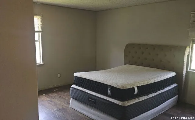 907 Hough Adkins, TX 78101