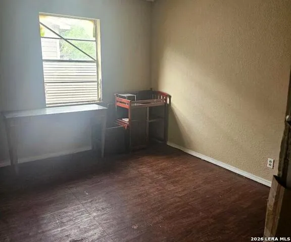 907 Hough Adkins, TX 78101