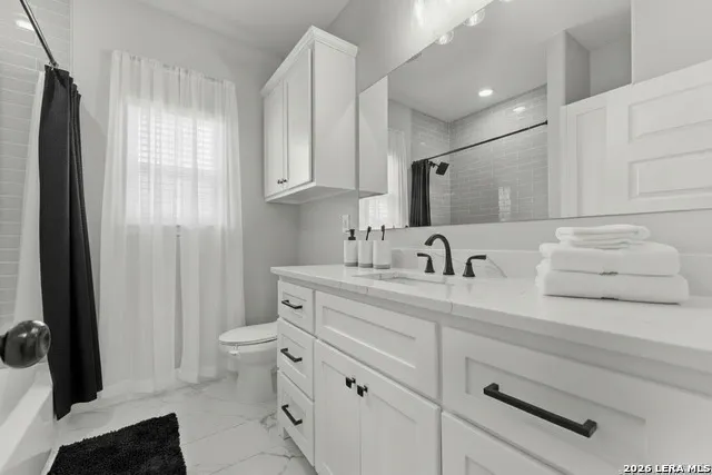113 Pine Valley Dr La Vernia, TX 78121