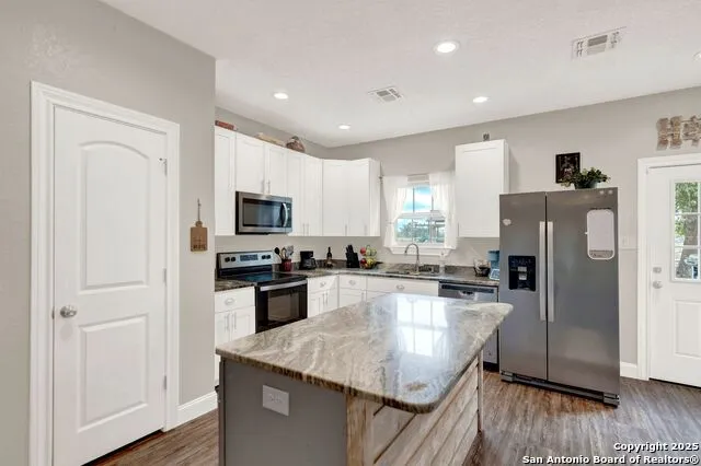 1301 Avenue H Hondo, TX 78861