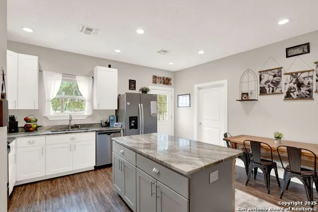 1301 Avenue H Hondo, TX 78861