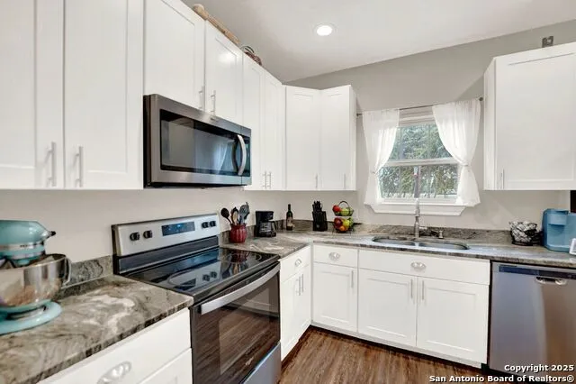 1301 Avenue H Hondo, TX 78861