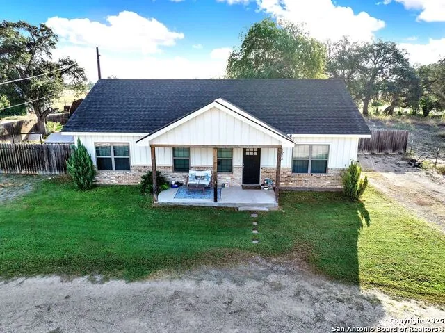 1301 Avenue H Hondo, TX 78861