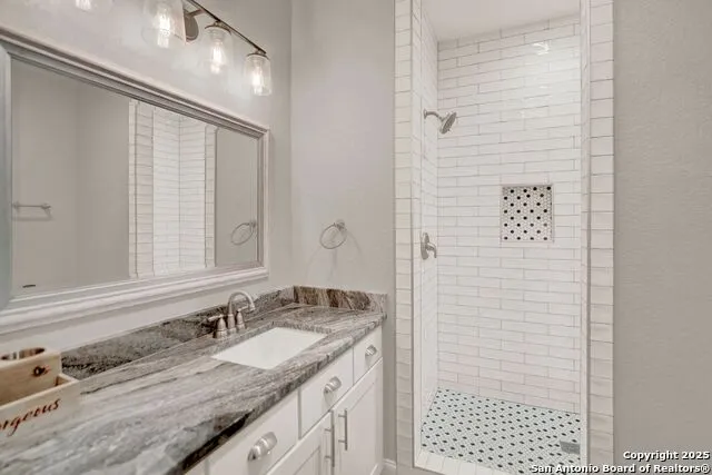 1301 Avenue H Hondo, TX 78861