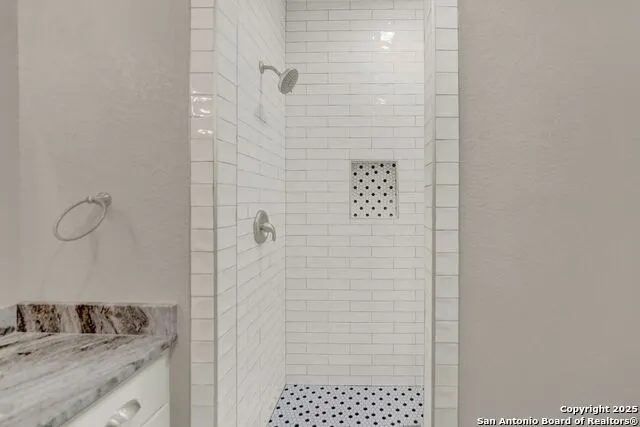 1301 Avenue H Hondo, TX 78861