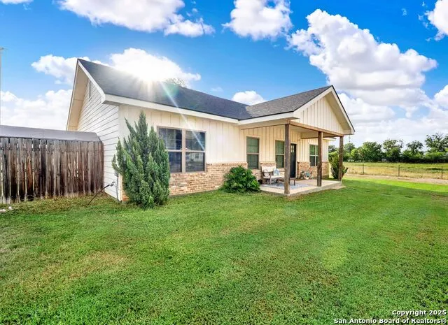 1301 Avenue H Hondo, TX 78861