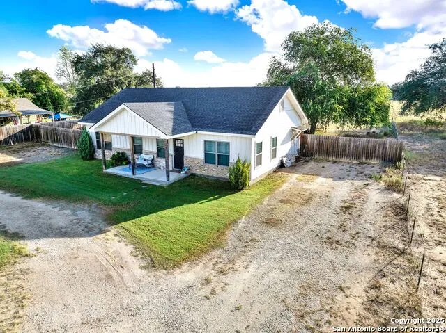 1301 Avenue H Hondo, TX 78861