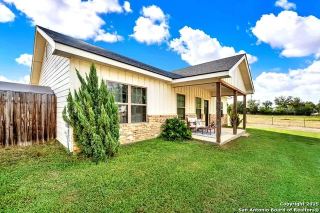 1301 Avenue H Hondo, TX 78861