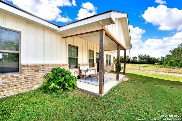 1301 Avenue H Hondo, TX 78861