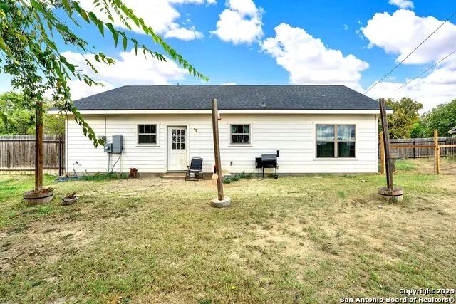1301 Avenue H Hondo, TX 78861
