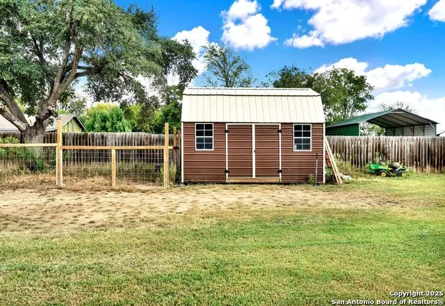 1301 Avenue H Hondo, TX 78861