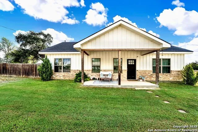 1301 Avenue H Hondo, TX 78861