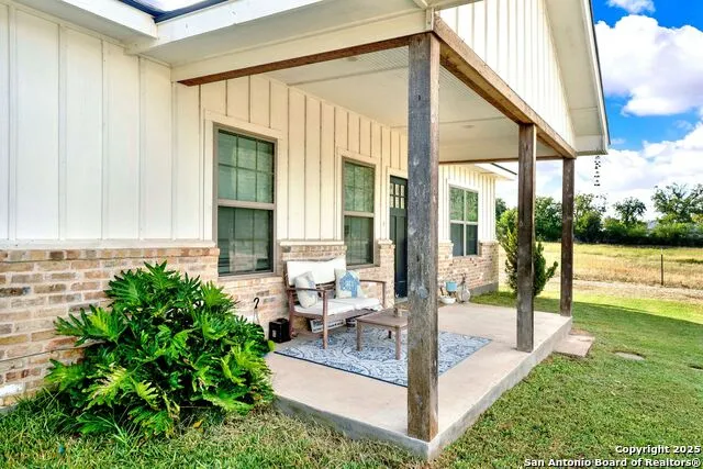1301 Avenue H Hondo, TX 78861