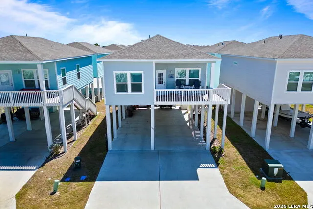 107 Caledonia Dr Rockport, TX 78382