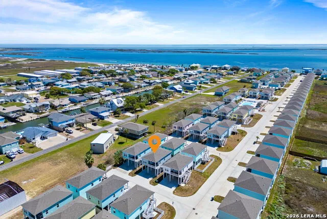 107 Caledonia Dr Rockport, TX 78382