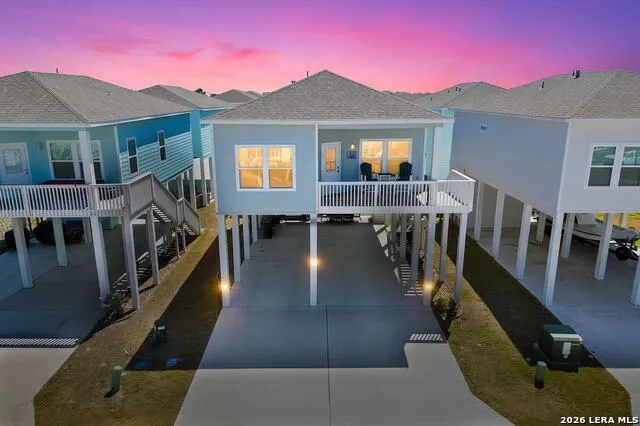 107 Caledonia Dr Rockport, TX 78382