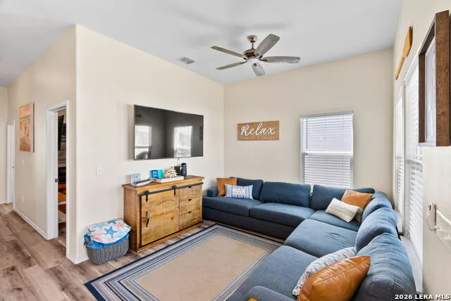 107 Caledonia Dr Rockport, TX 78382